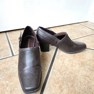 Naturalizer Brown leather  slip-on block heel shoes 7m With Buckle